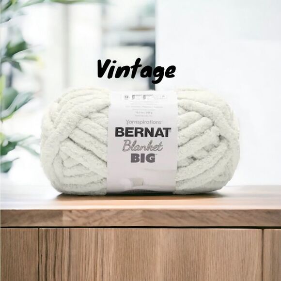 BERNAT BLANKET BIG YARN VINTAGE POLYESTER 300G 32 YARDS JUMBO - Picture 1 of 2